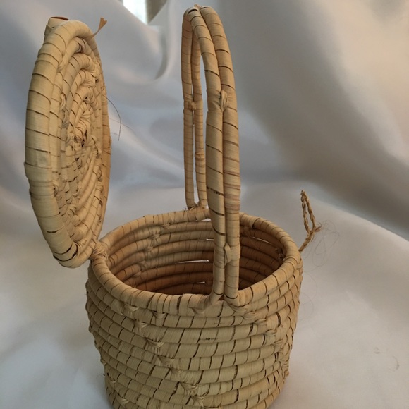Vintage Wicker Basket with Attached Lid - Picture 3 of 10